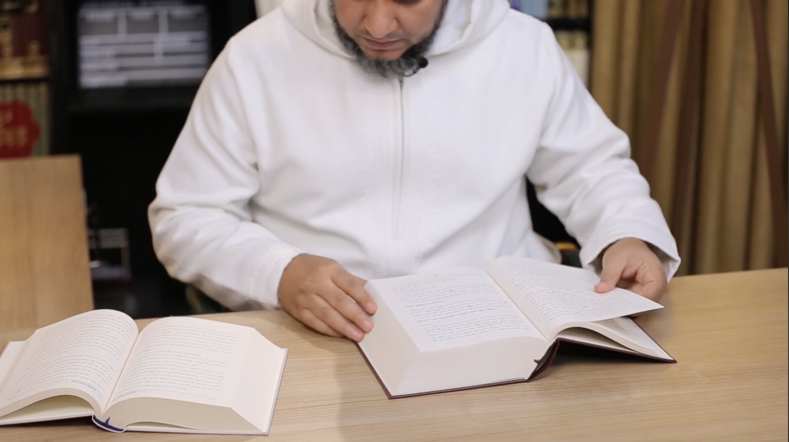 Dr. Muhammad Elhamy beim Lesen